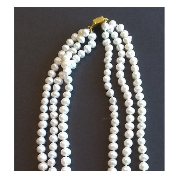 Imitation Pearl and Jade Necklace - Picture 2 of 4